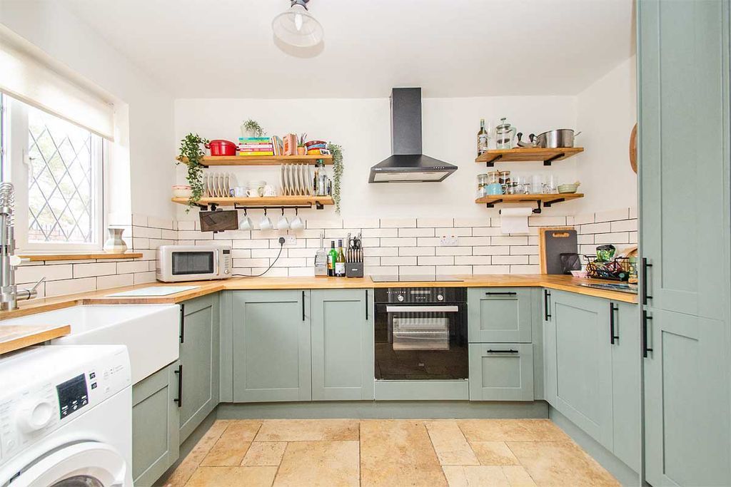 Property photo 3 of 19 Photo 12