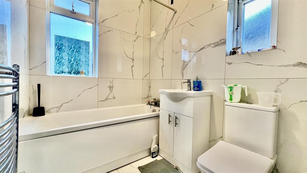 Property photo 3 of 12 Family Bathroom/ WC