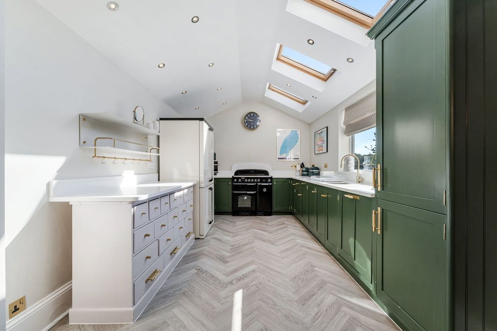 Property photo 2 of 64