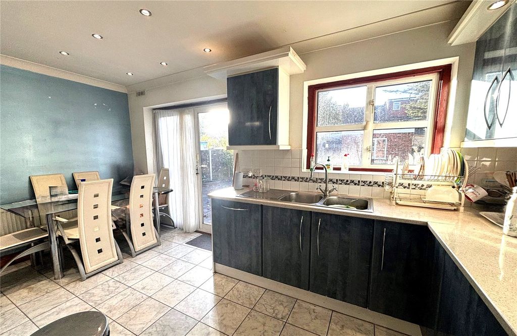 Property photo 2 of 17 Kitchen