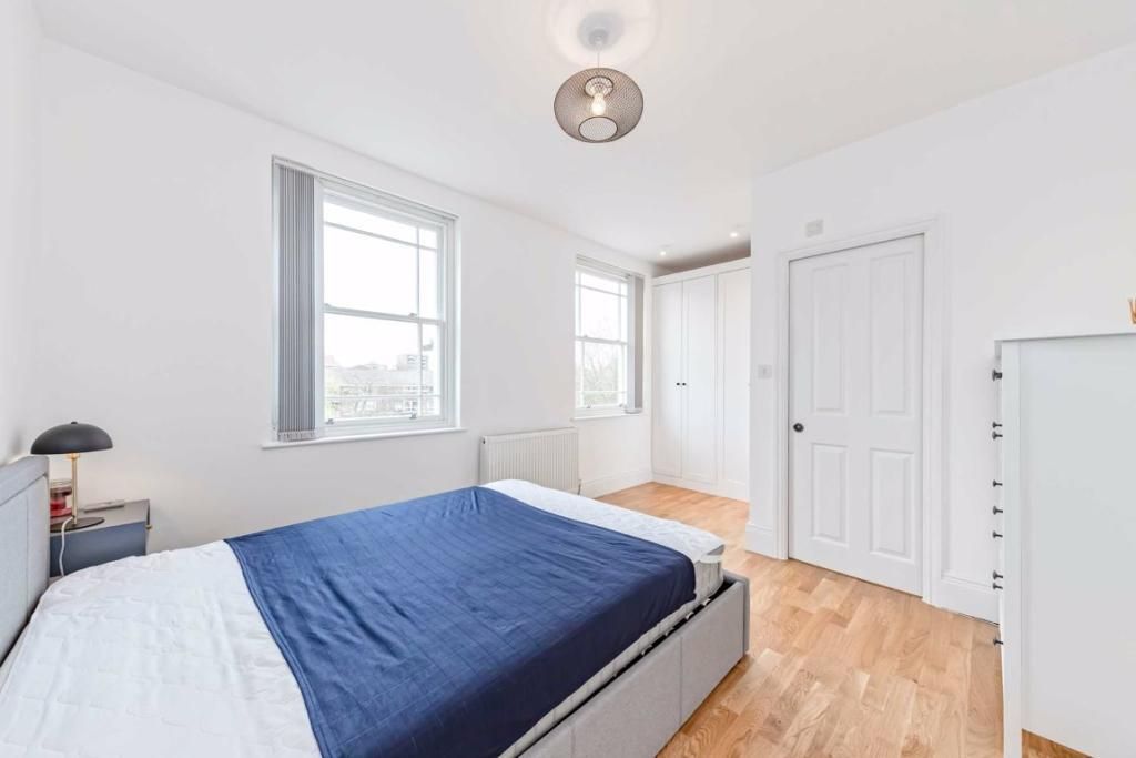 Property photo 3 of 9 Master.Jpeg