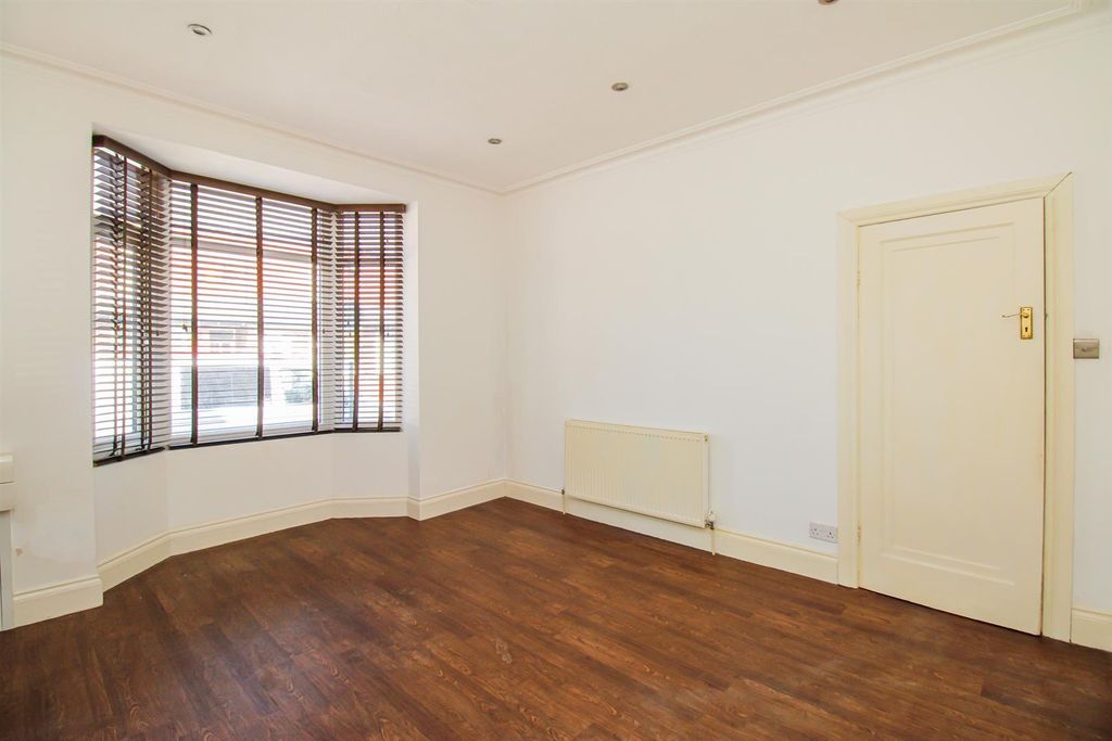 Property photo 3 of 11 Living Room