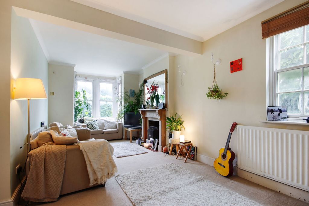 Property photo 3 of 35