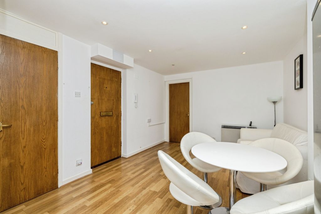 Property photo 2 of 20 Lounge/Dining Room