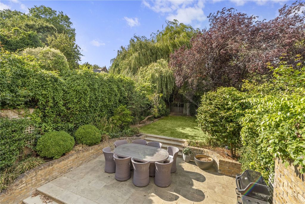 Property photo 3 of 12 Garden