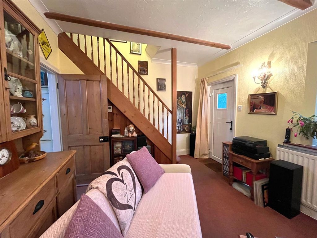 Property photo 3 of 19 4289 Loungealt..Jpg