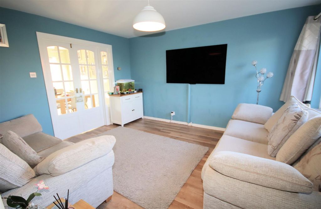 Property photo 2 of 21 Lounge