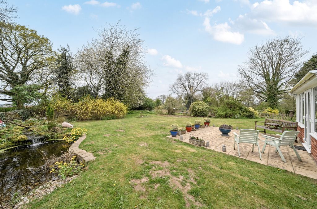 Property photo 2 of 21 Garden