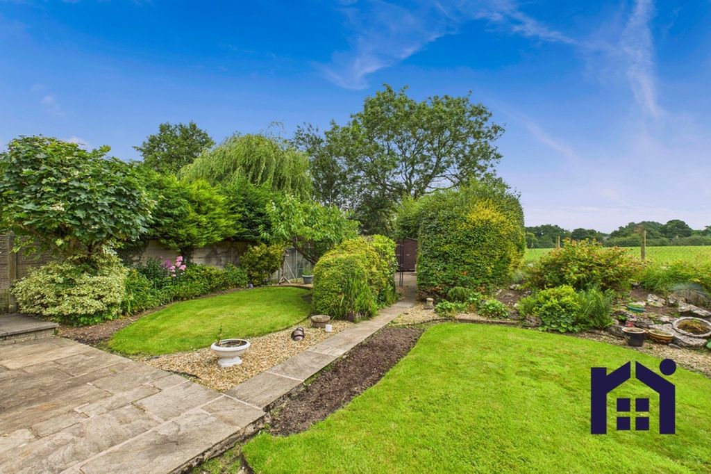Property photo 2 of 34 Garden