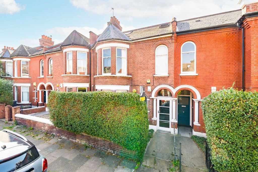 Property photo 1 of 8