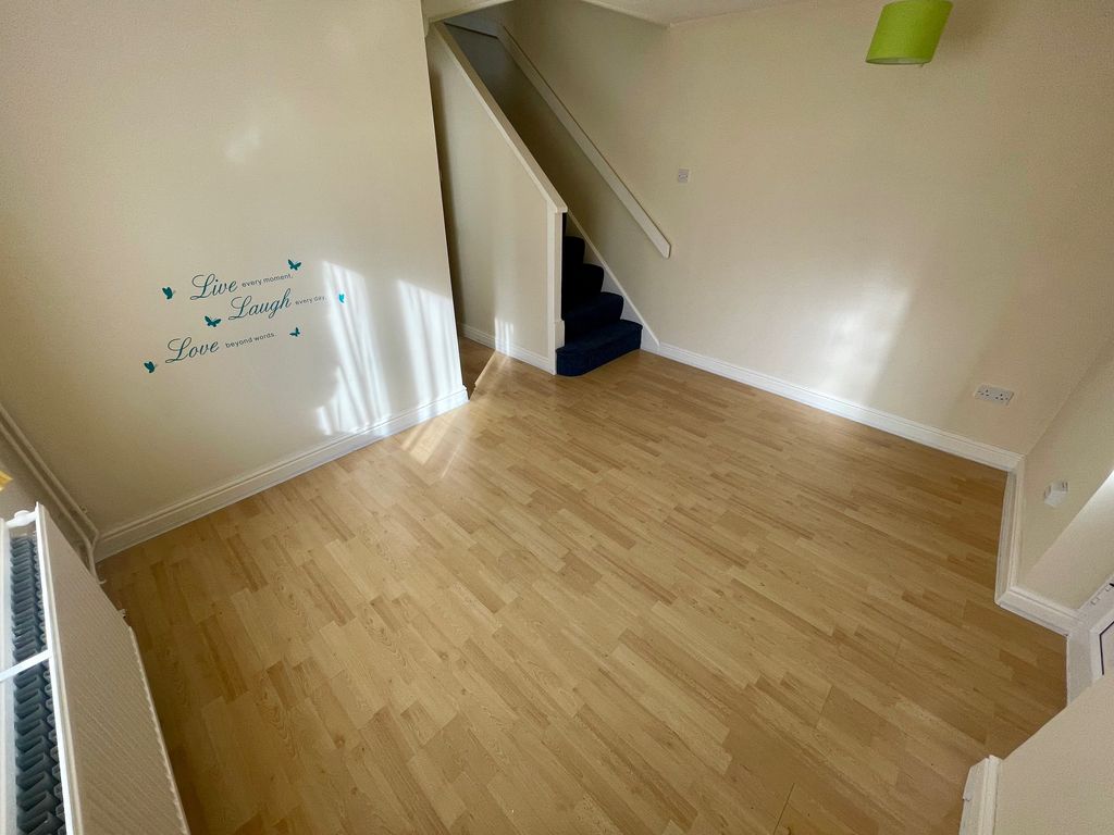 Property photo 3 of 10 Image