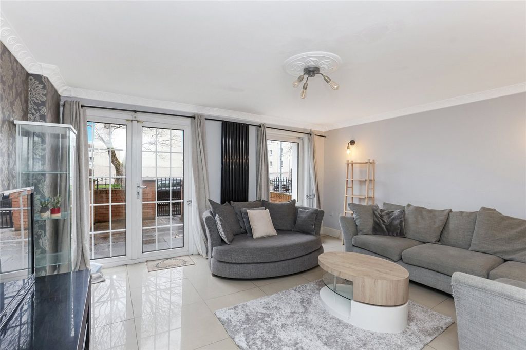 Property photo 2 of 17 Living Room