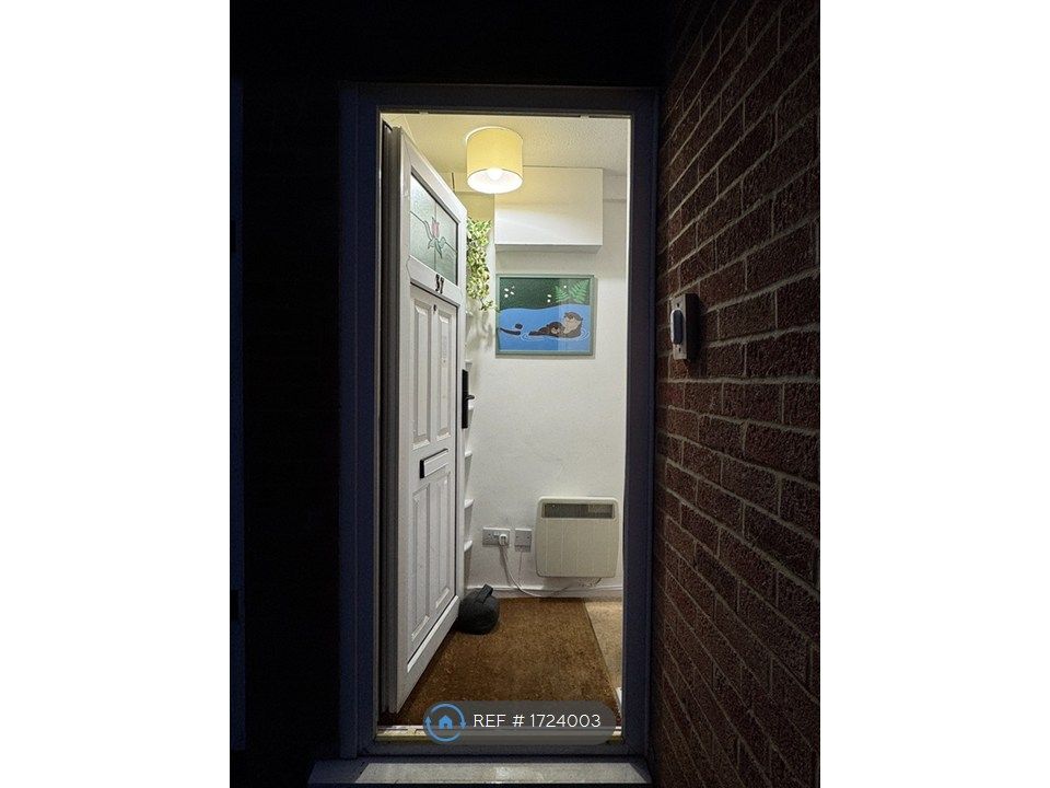 Property photo 2 of 15 Entrance (Night)