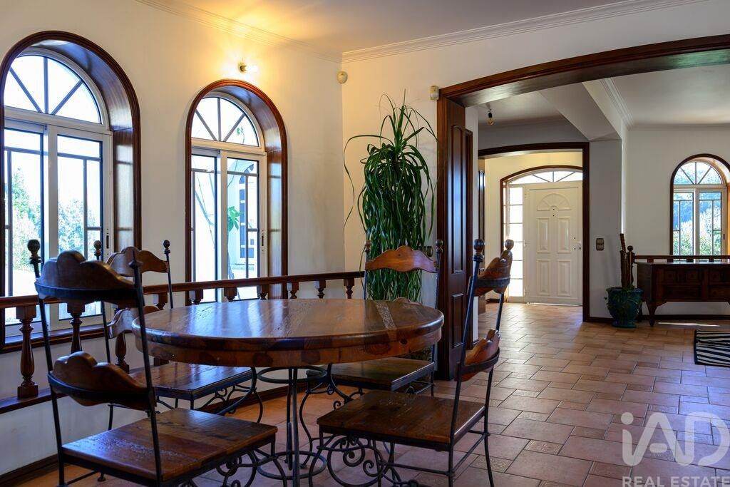 Property photo 2 of 39