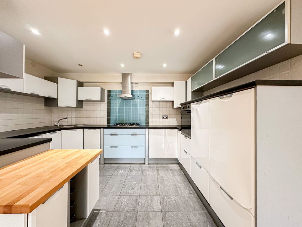 Property photo 2 of 19 Photo 17