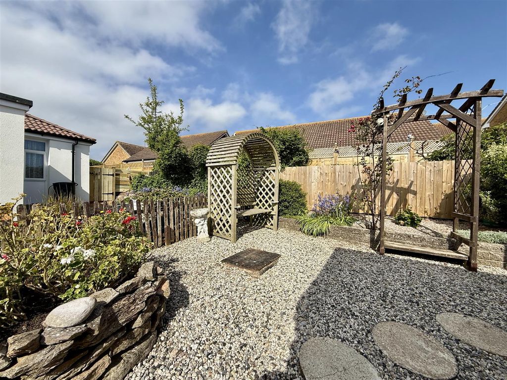 Property photo 2 of 13 Garden.Jpg