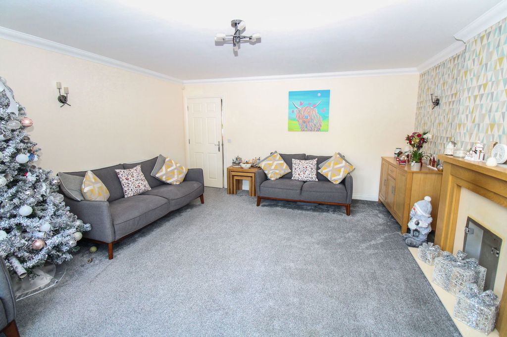 Property photo 3 of 34