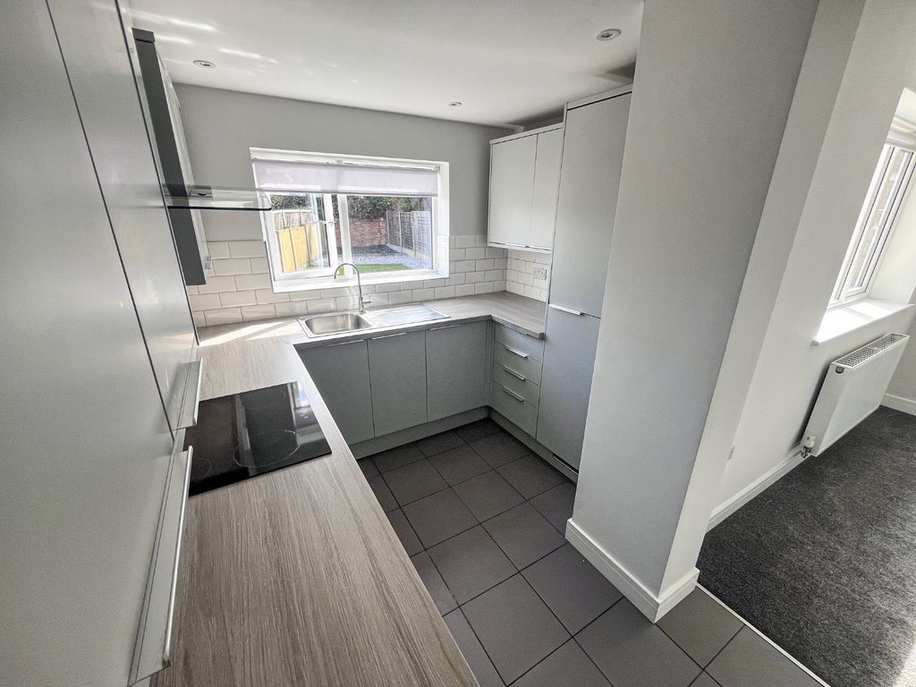 Property photo 3 of 13 Pbox-Kitchen-334028.Jpg