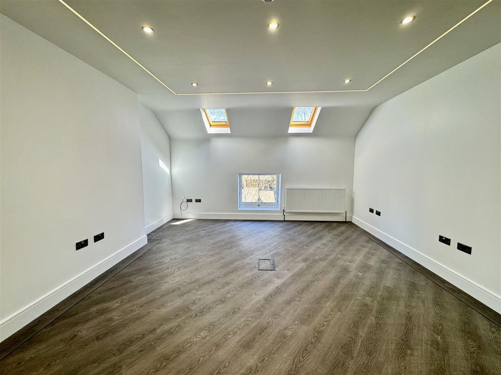 Property photo 3 of 7 Img_4297