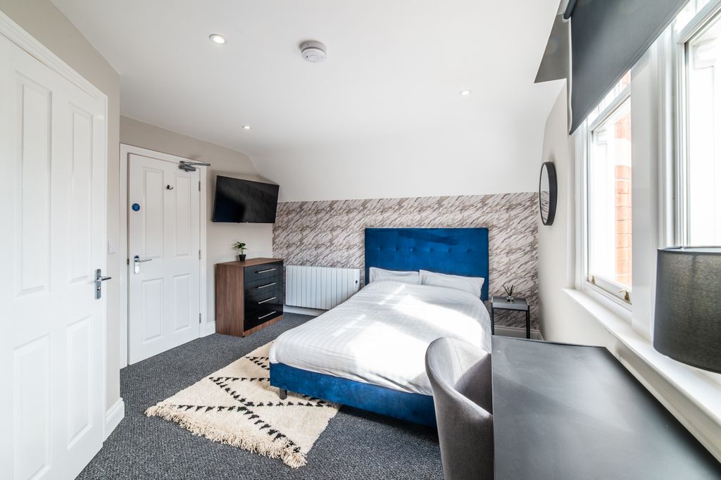 Property photo 2 of 10 Canning Place B304-004