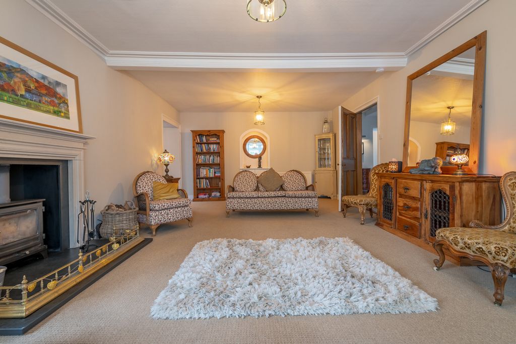 Property photo 3 of 49