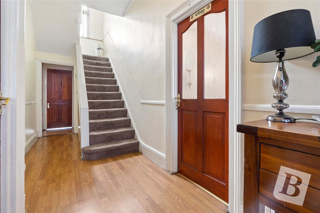 Property photo 2 of 19 Hallway