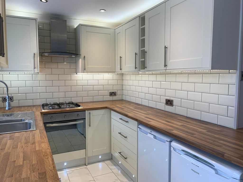 Property photo 2 of 8 Kitchen