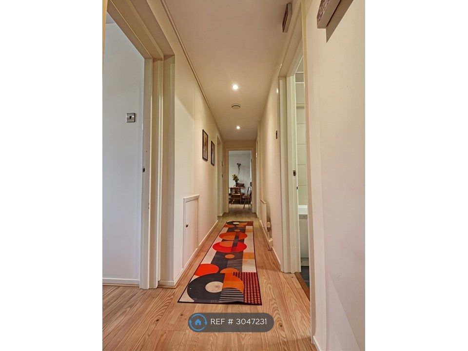 Property photo 3 of 17 Hallway