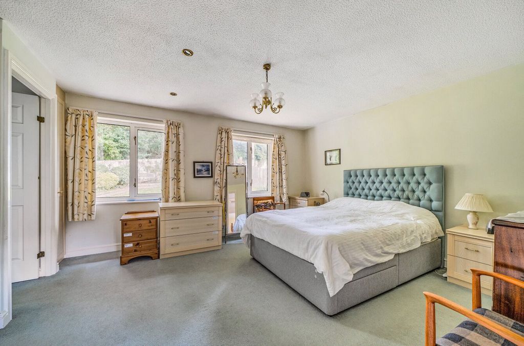 Property photo 2 of 19 Bedroom