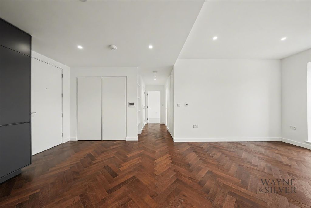 Property photo 3 of 17 E-07-04