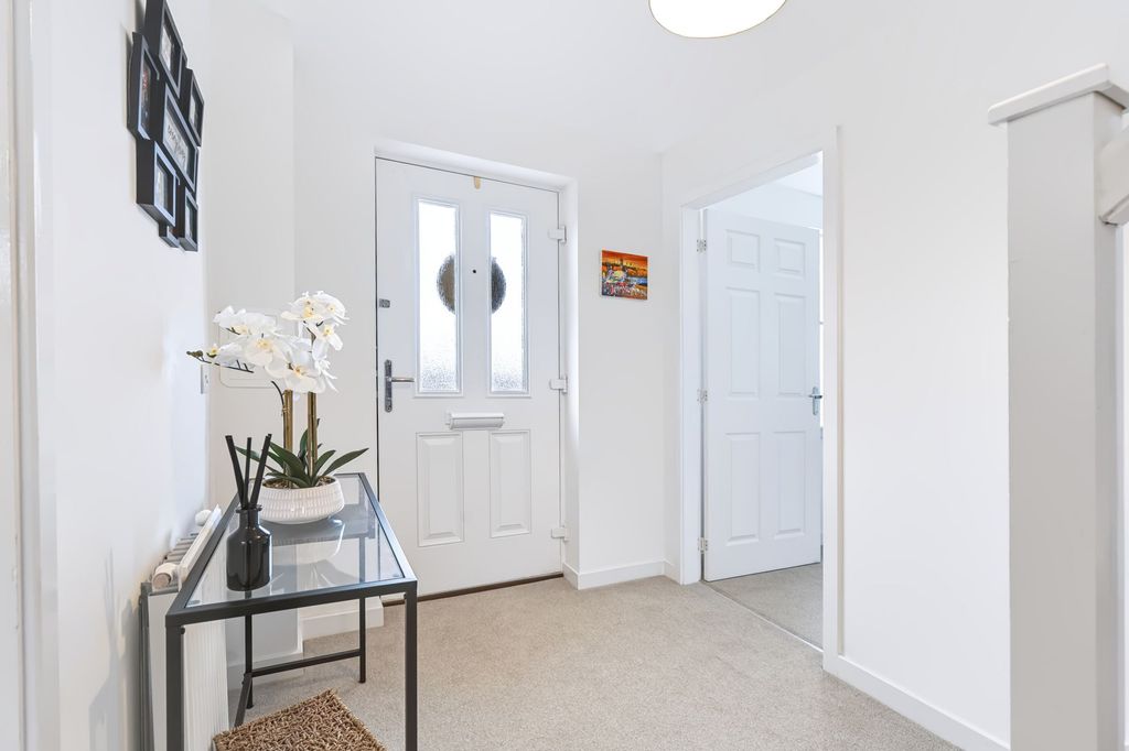 Property photo 2 of 35