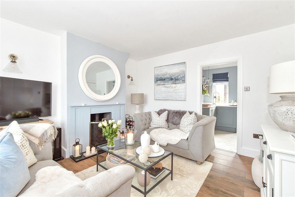 Property photo 3 of 14 Lounge