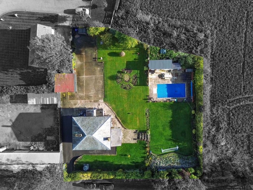 Property photo 3 of 33