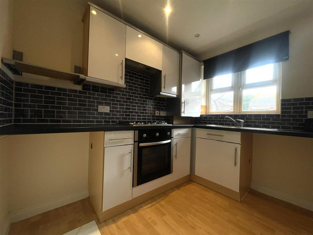 Property photo 3 of 7 Kitchen