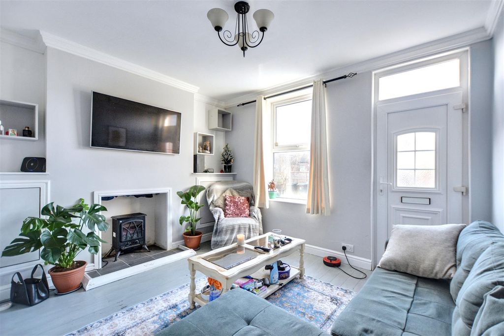 Property photo 2 of 17 Lounge_1.Jpeg