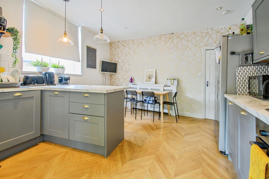 Property photo 3 of 17 Kitchen Diner