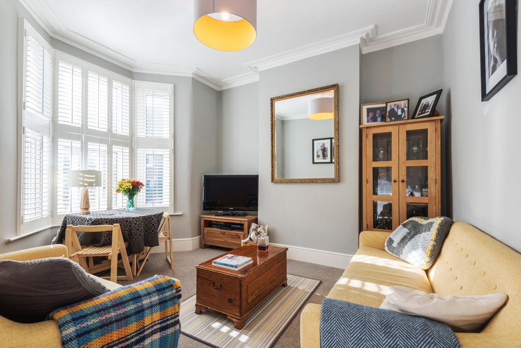 Property photo 2 of 9 Rodwell Road