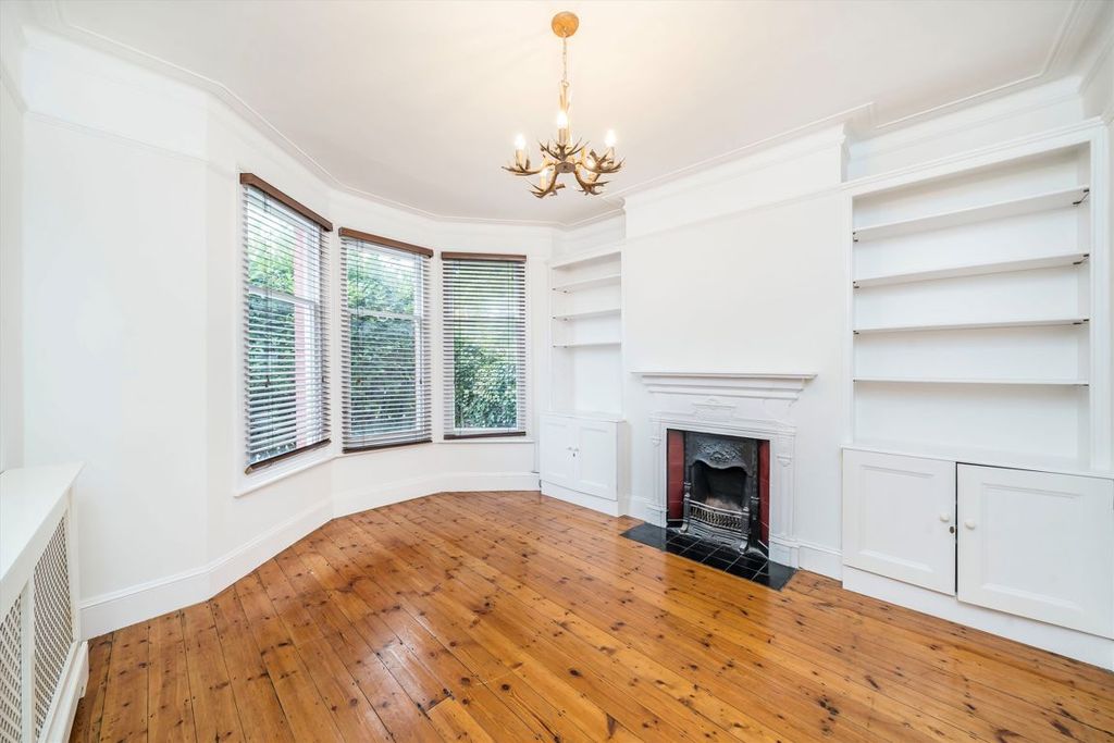 Property photo 2 of 8