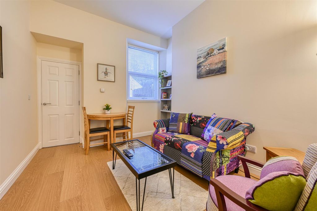 Property photo 2 of 8 Lounge