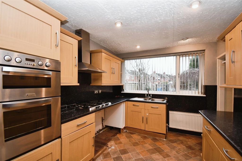 Property photo 3 of 13 Kitchen