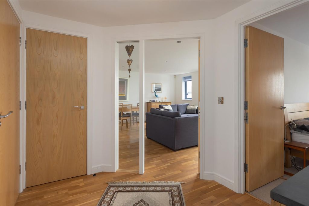 Property photo 3 of 21 Graystone Road, Tankerton, Whitstable