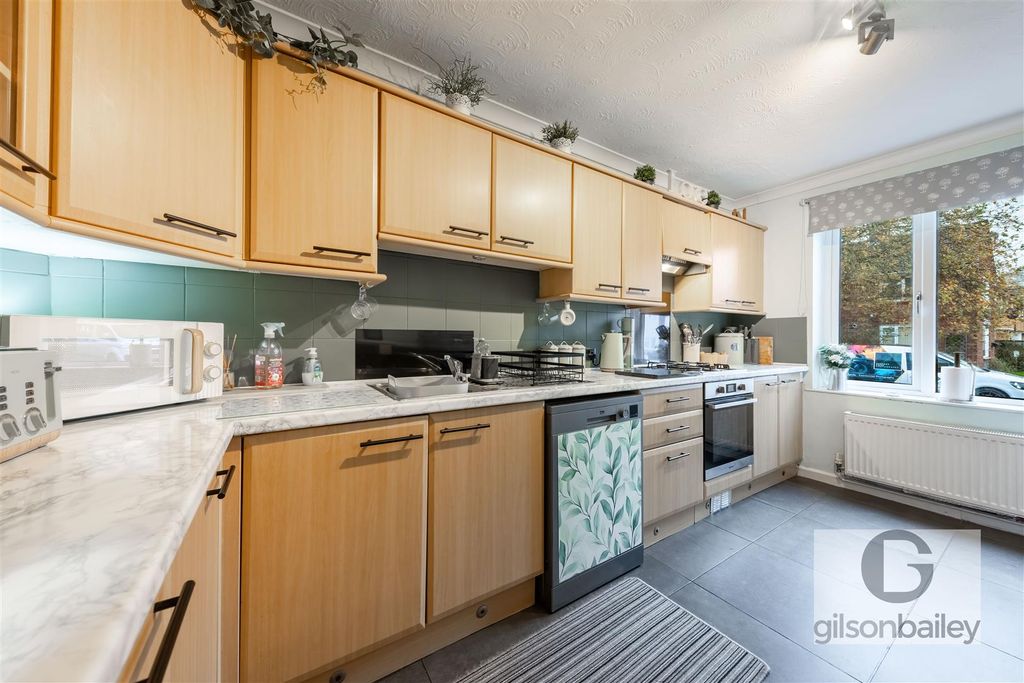 Property photo 3 of 27 Gb-2.Jpg