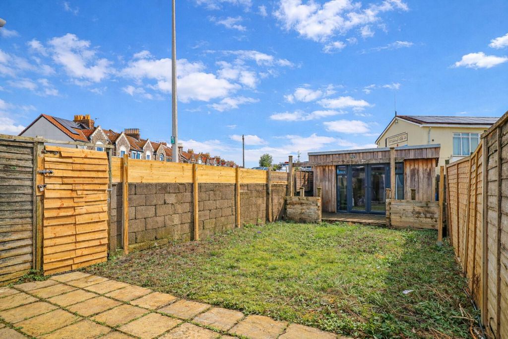 Property photo 2 of 16