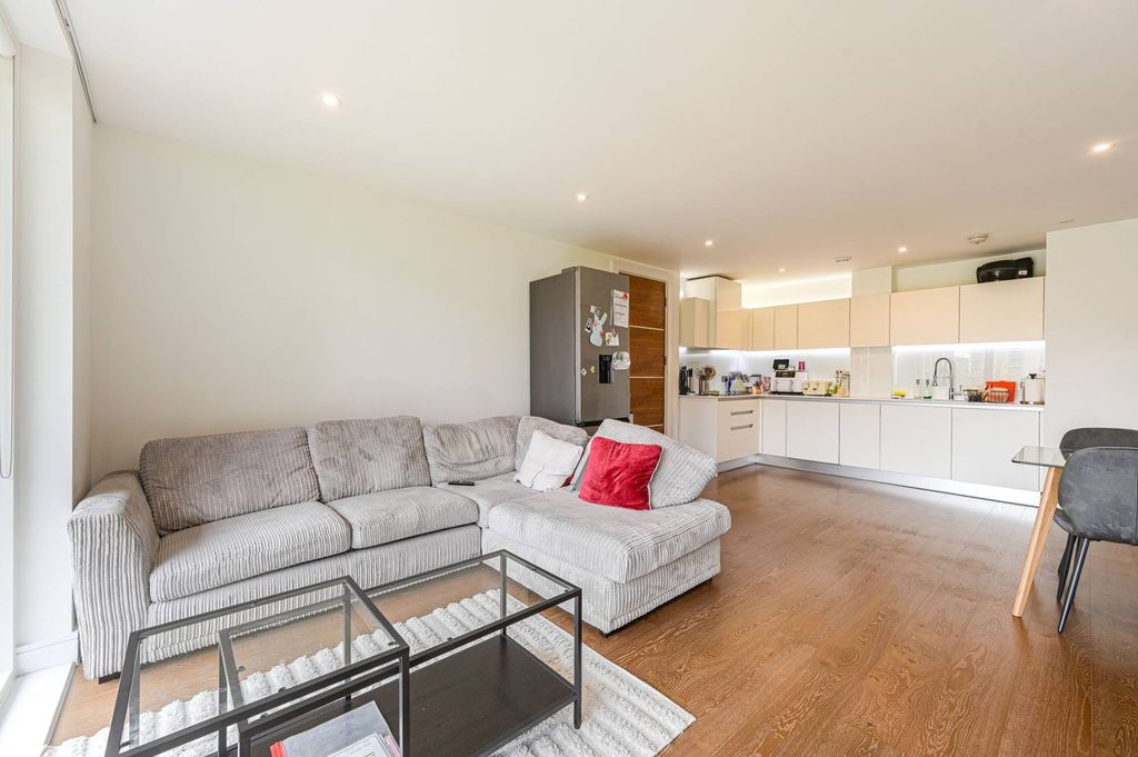 Property photo 3 of 23