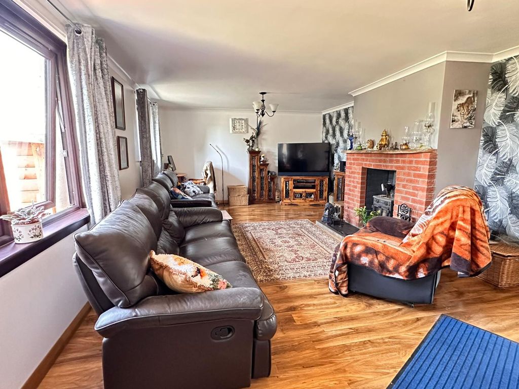 Property photo 2 of 33