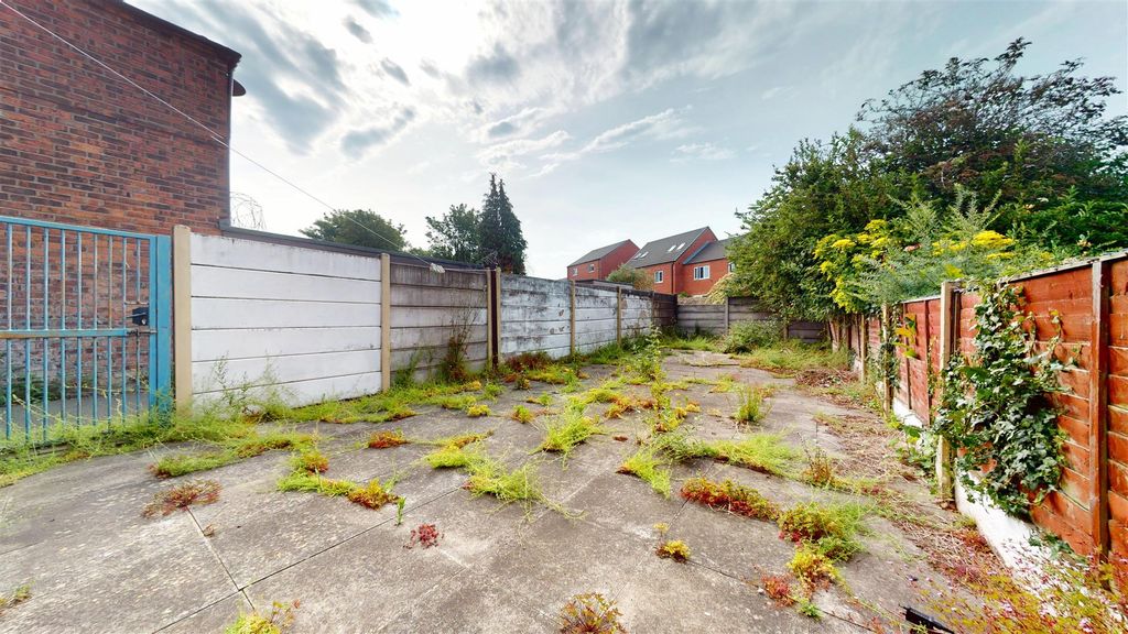 Property photo 2 of 17 Knowsley Road Rear Garden