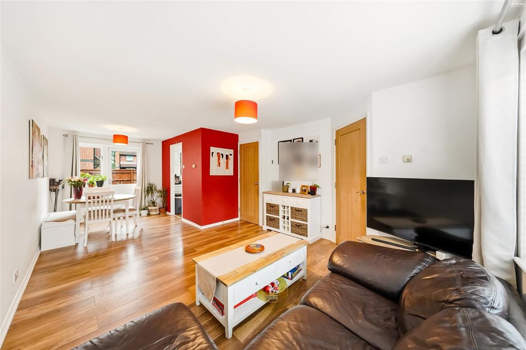 Property photo 2 of 18 Lounge/Diner