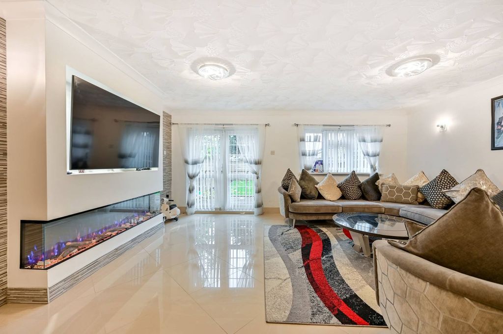 Property photo 2 of 14