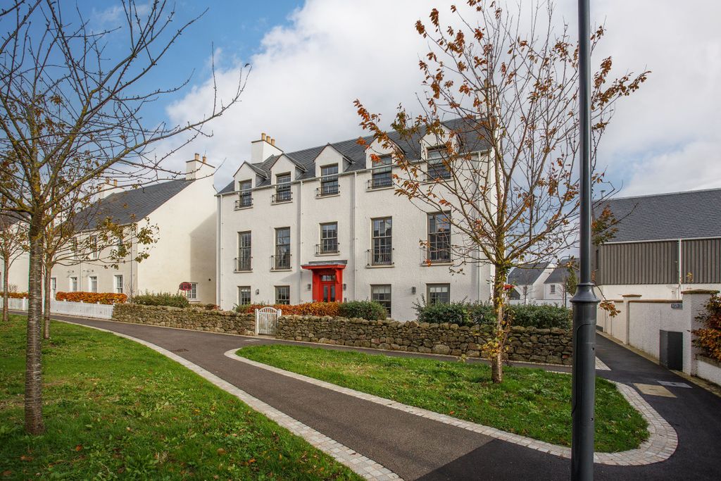 Property photo 2 of 21