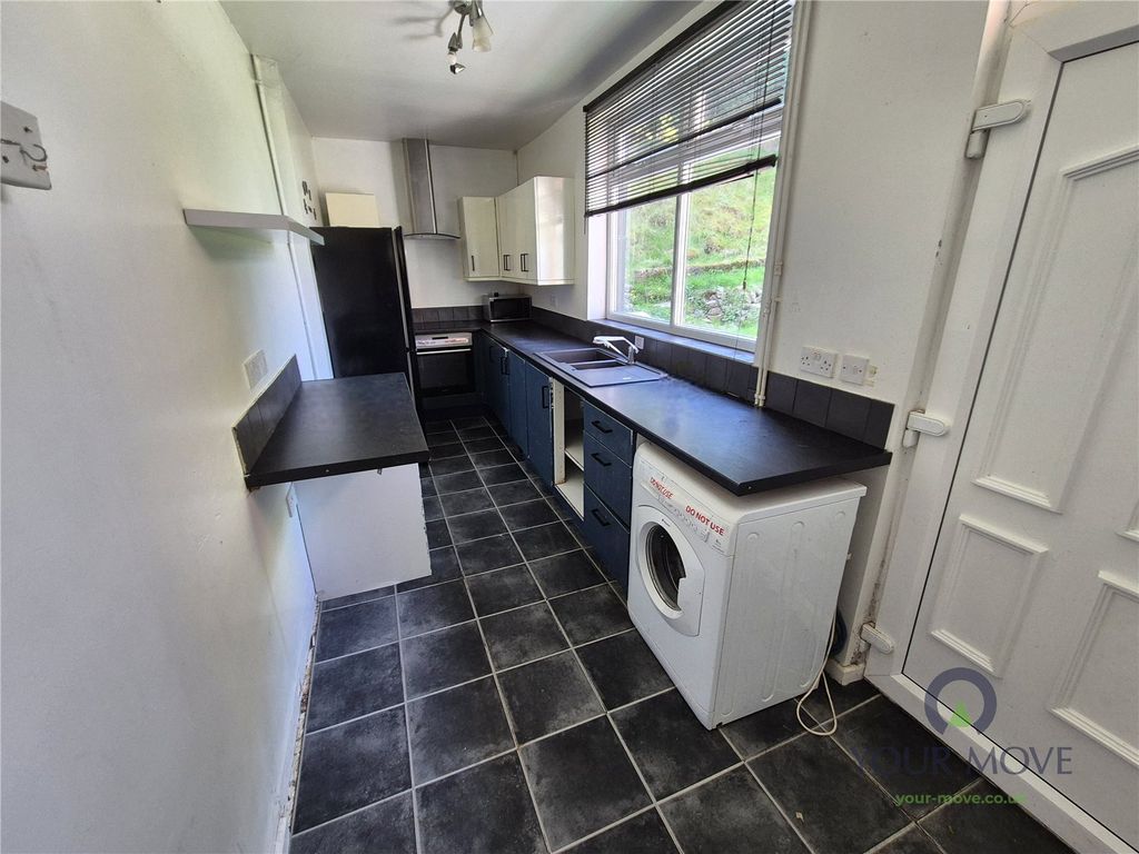 Property photo 2 of 7 Kitchen